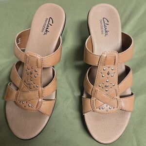 Clarks Bendable Tan Heeled Sandals, 7M.